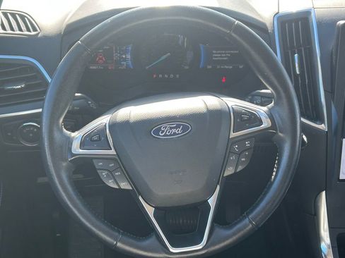 Used 2023 Ford Edge Titanium image 10