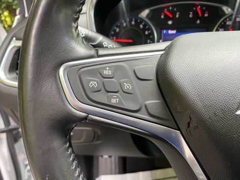 Used 2019 Chevrolet Equinox LT FWD image 18