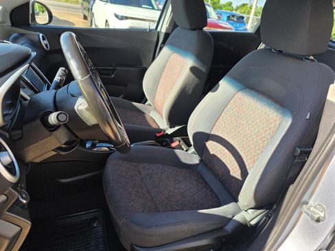 Used 2017 Chevrolet Sonic LT w/ Fun and Sun Package FWD image 13