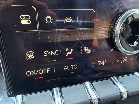 Used 2024 GMC Acadia Elevation image 28