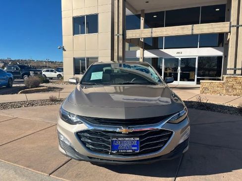 Used 2023 Chevrolet Malibu LT FWD image 2