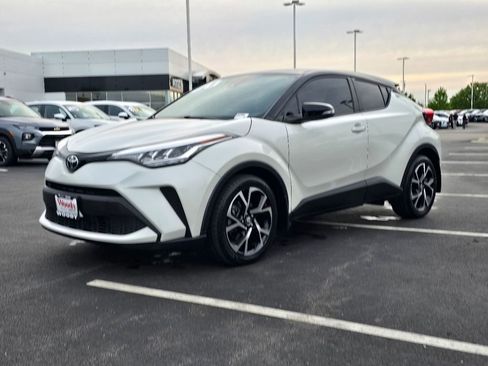 Used 2020 Toyota C-HR XLE FWD image 6