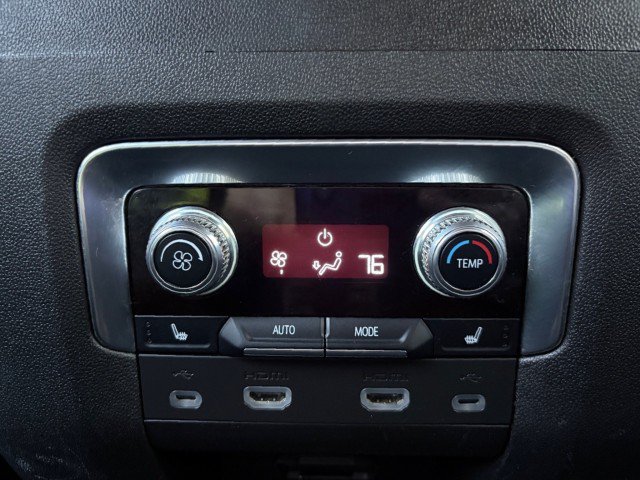Used 2021 GMC Yukon XL SLT w/ SLT Luxury Plus Package AWD/4WD image 11