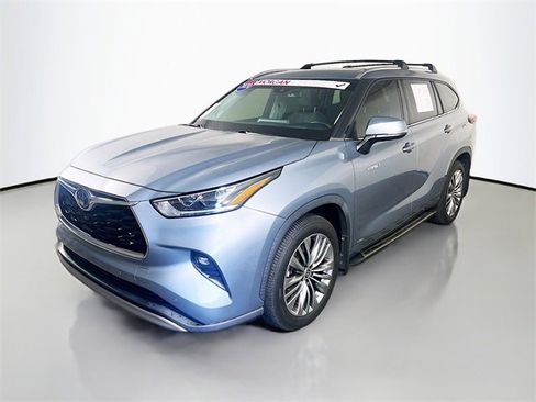 Used 2020 Toyota Highlander Limited Platinum image 3