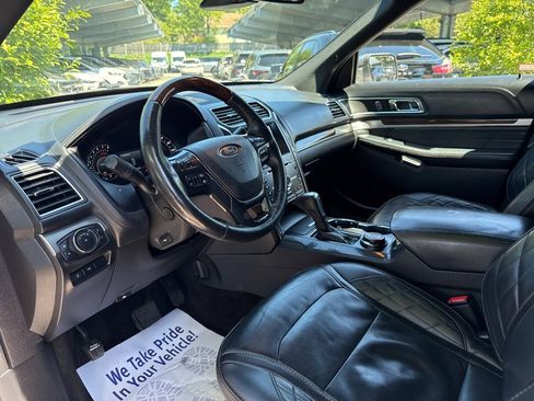 Used 2017 Ford Explorer Platinum image 19