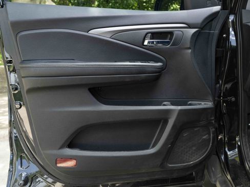 Used 2024 Honda Ridgeline Sport image 34