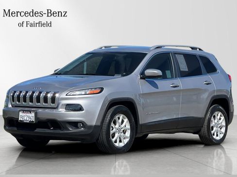 Used 2018 Jeep Cherokee Latitude w/ Safety Group image 1
