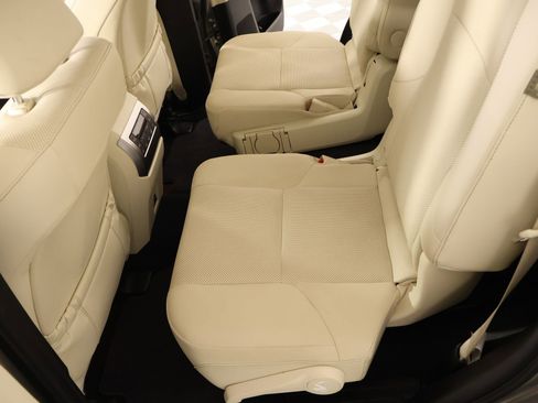 Used 2023 Lexus GX 460 Premium image 11