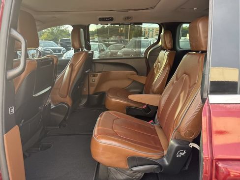 Used 2017 Chrysler Pacifica Limited FWD image 25