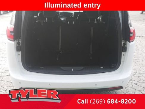 New 2027 Chrysler Pacifica Select FWD image 16