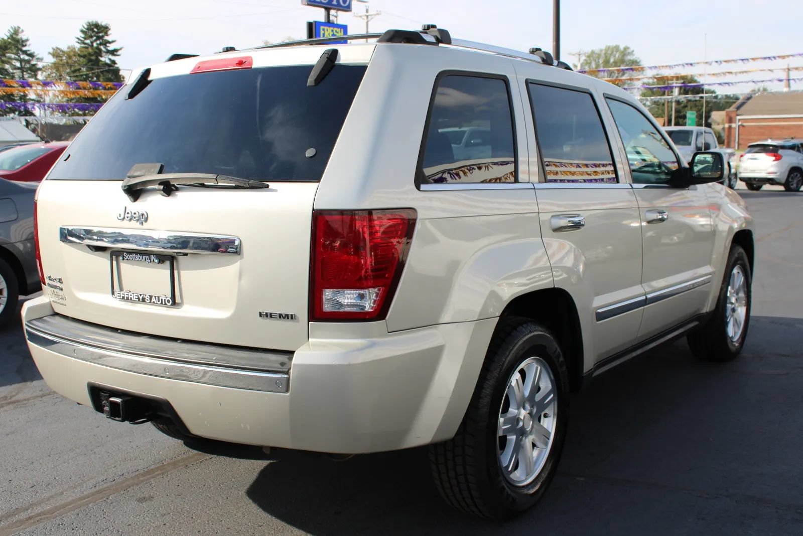Used 2010 Jeep Grand Cherokee Limited w/ Trailer Tow Group IV AWD/4WD image 4