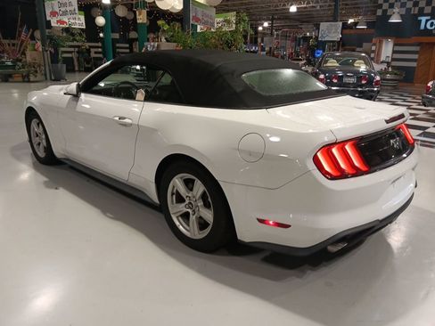 Used 2019 Ford Mustang Convertible RWD image 12