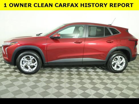 Used 2024 Chevrolet Trax LS w/ LS Convenience Package image 4