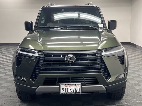 Certified 2025 Lexus GX 550 w/ Accessory Package (CT) AWD/4WD image 3