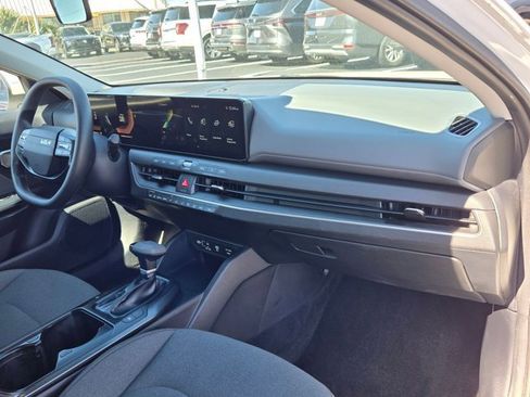 Used 2025 Kia K4 LXS image 30