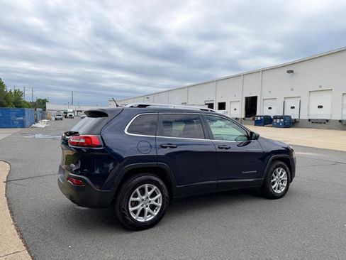 Used 2016 Jeep Cherokee Latitude AWD/4WD image 4