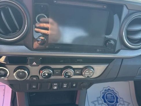 Used 2018 Toyota Tacoma TRD Off-Road AWD/4WD image 20