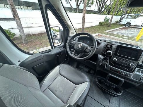 Used 2023 RAM ProMaster 2500 FWD image 9