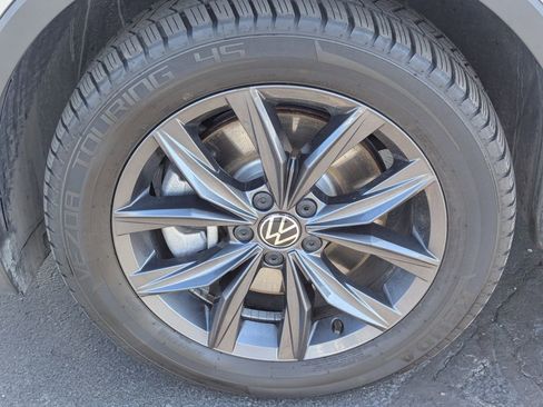 Used 2024 Volkswagen Tiguan SE AWD/4WD image 13