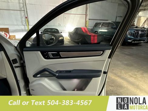 Used 2020 Porsche Cayenne Turbo image 25