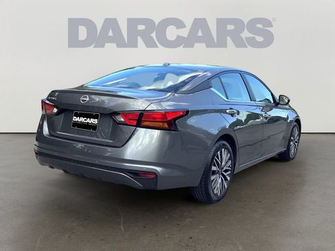 Used 2025 Nissan Altima 2.5 SV FWD image 3