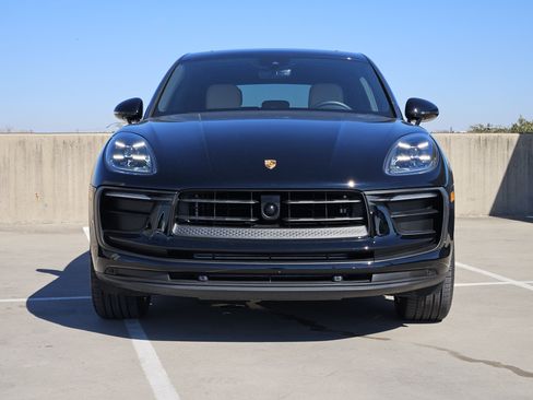 Certified 2026 Porsche Macan image 11