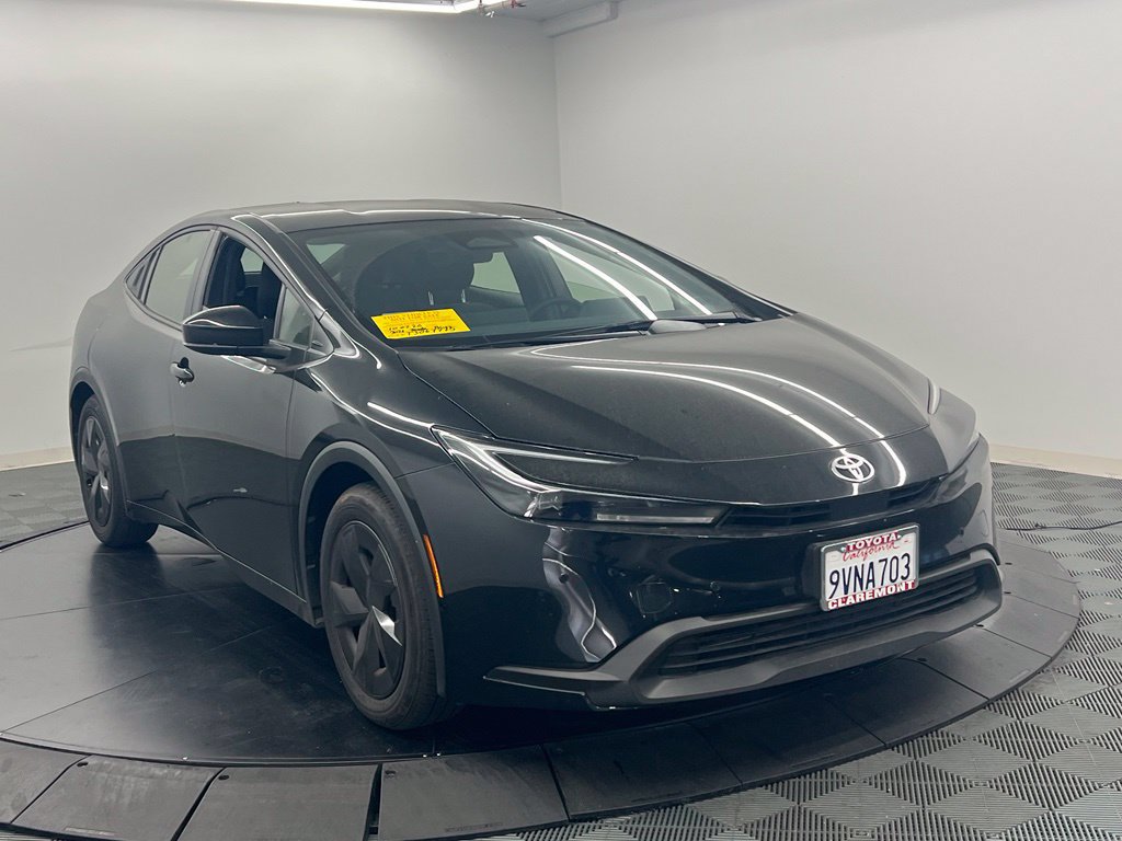 Used 2026 Toyota Prius LE FWD image 5