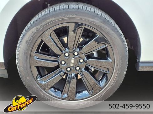 Used 2023 Lincoln Navigator Reserve image 17