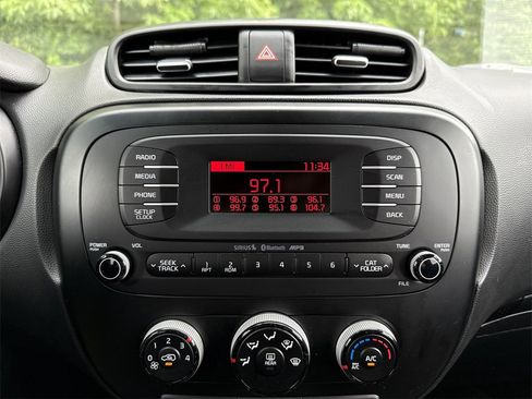 Used 2016 Kia Soul image 14