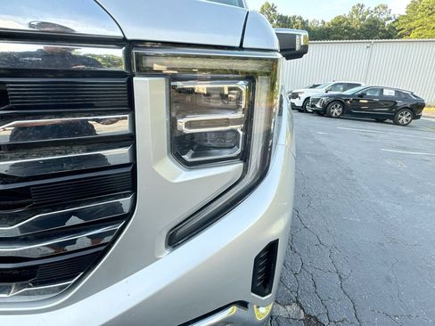 Used 2022 GMC Sierra 1500 SLT AWD/4WD image 10