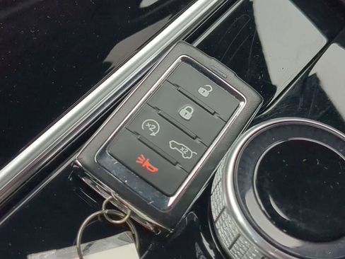 Used 2023 Jeep Grand Cherokee L Limited image 33