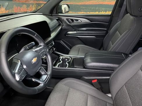 Used 2025 Chevrolet Traverse LT w/ Sun and Wheel Package image 22