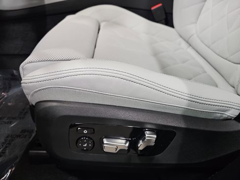 New 2026 BMW X5 xDrive40i w/ Climate Comfort Package image 31