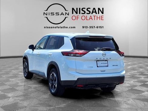 Used 2024 Nissan Rogue SV AWD/4WD image 3