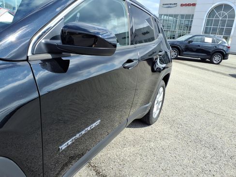 Used 2025 Jeep Compass Sport image 5