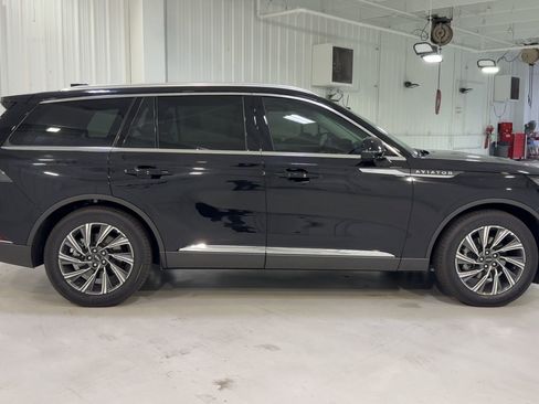 New 2026 Lincoln Aviator 2WD image 2