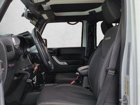 Used 2017 Jeep Wrangler Unlimited Sahara image 14