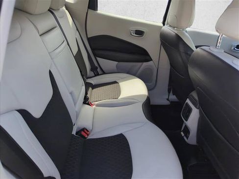 Used 2019 Jeep Compass Latitude w/ Popular Equipment Group FWD image 20