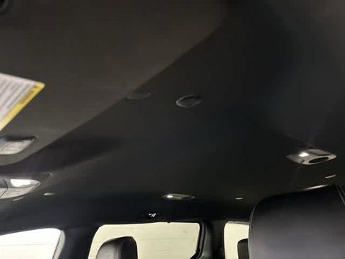 Used 2025 Chrysler Pacifica Select FWD image 27