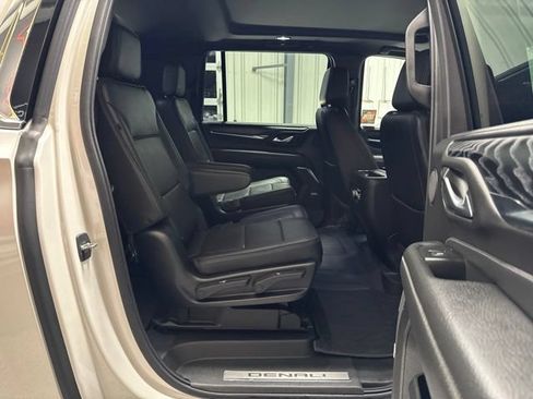 Used 2022 GMC Yukon XL Denali AWD/4WD image 27