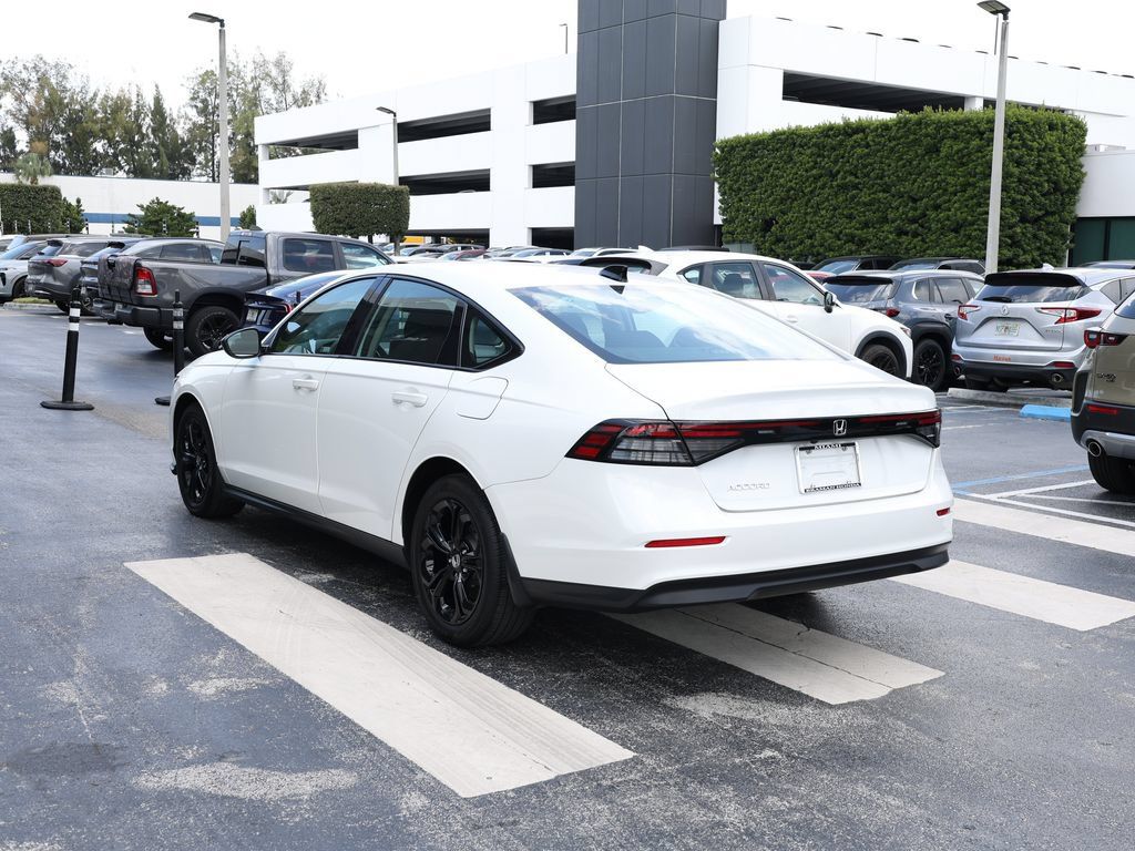 Used 2025 Honda Accord SE image 5