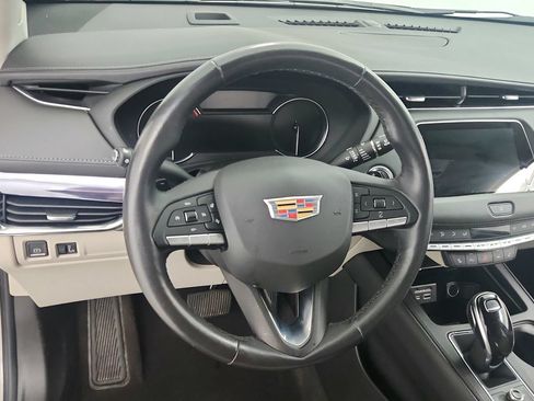 Certified 2023 Cadillac XT4 Luxury w/ Cold Weather Package AWD/4WD image 18