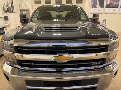 Used 2019 Chevrolet Silverado 3500 LT image 3