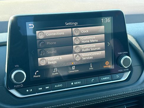 Used 2023 Nissan Rogue SV image 9