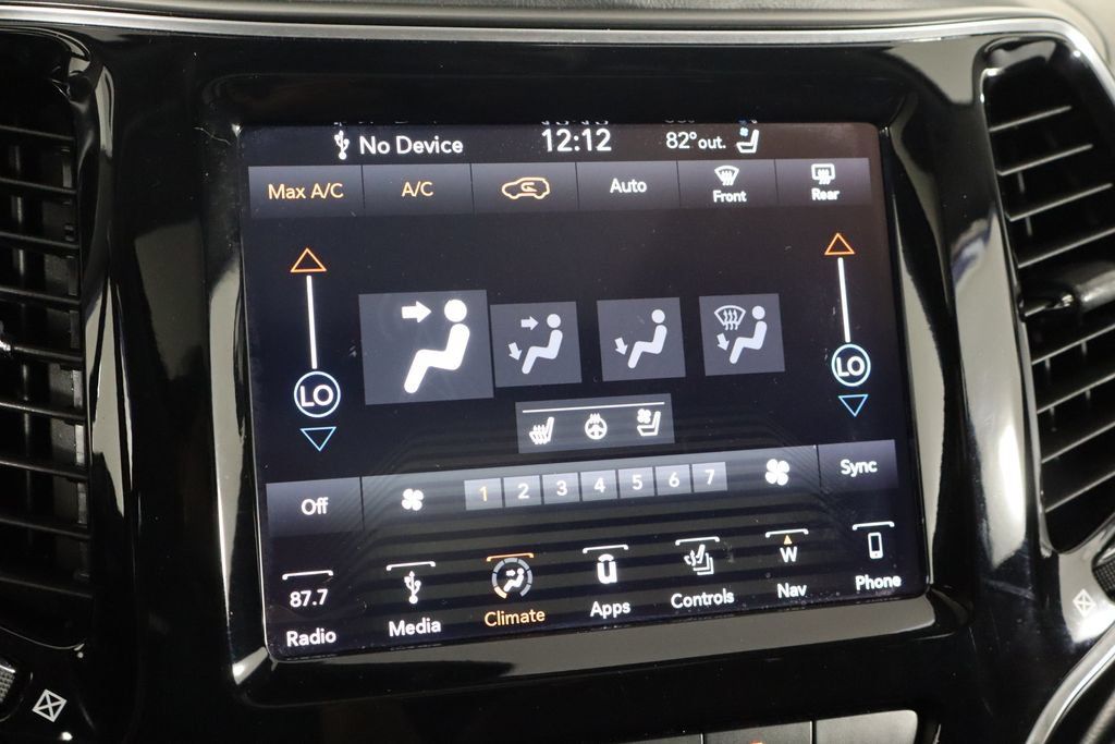 Used 2019 Jeep Cherokee Overland w/ Technology Group AWD/4WD image 33