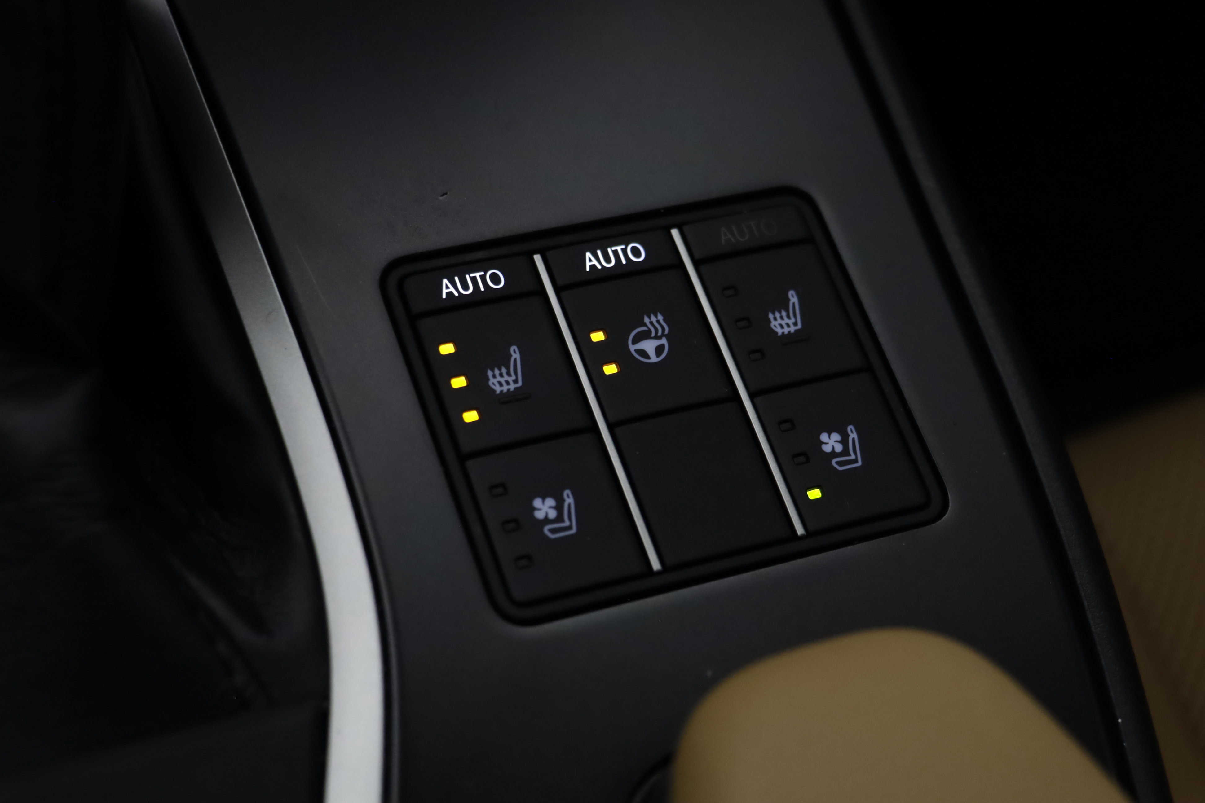 Used 2023 Lexus UX 250h AWD w/ Accessory Package (Z2) image 10
