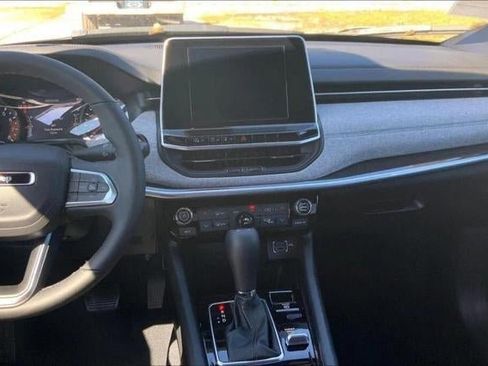 Used 2025 Jeep Compass Latitude w/ Sun & Sound Group image 6