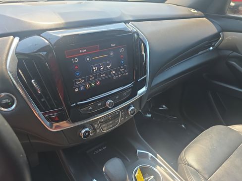 Used 2023 Chevrolet Traverse LT FWD image 21