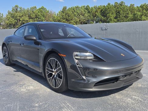 Used 2022 Porsche Taycan RWD image 7