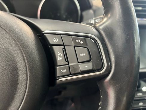 Used 2018 Jaguar XE XE 25t Sedan 4D image 27